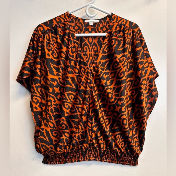 Chico’s Satin Ikat Black & Orange Top Smocked Waist Silky Soft Size 3 (XL/16) - Picture 5 of 13